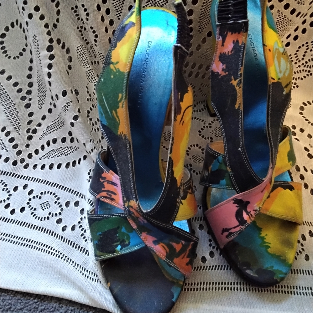 Heels - Picture 2 of 4